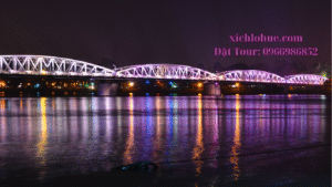 xích lô Huế tại Đại Nội, cầu Trường Tiền xích lô, xích lô đi qua chợ Đông Ba